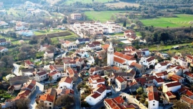 Kuća, Ližnjan Thumbnail