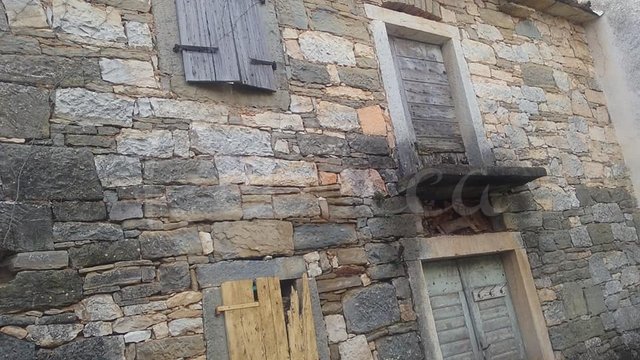 Kuća, Škropeti Thumbnail