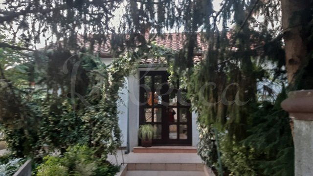 House, Krmed Thumbnail